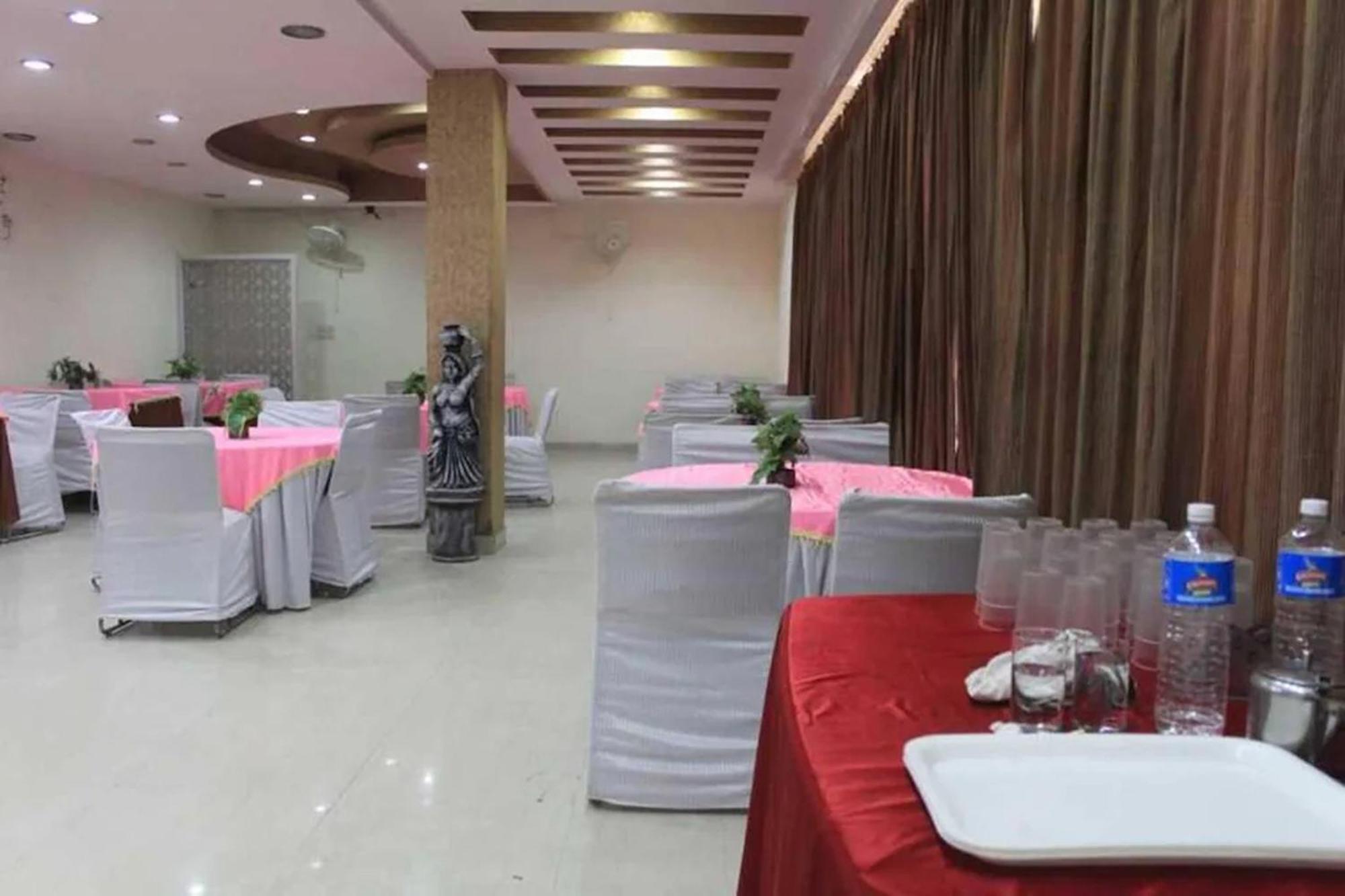 Hotel Om Paradise New Delhi Bagian luar foto