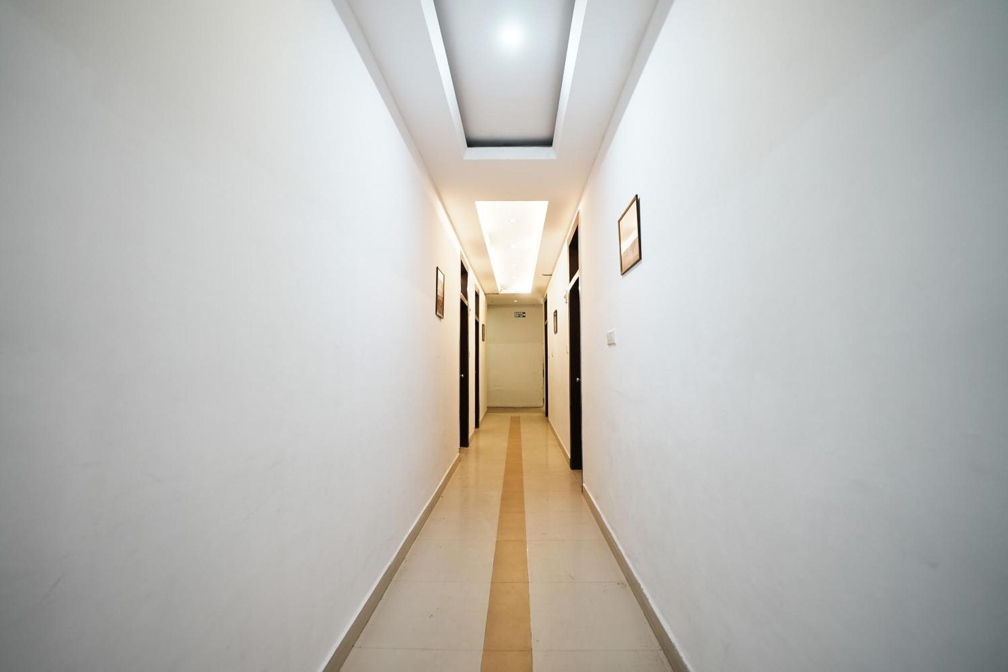 Hotel Om Paradise New Delhi Bagian luar foto