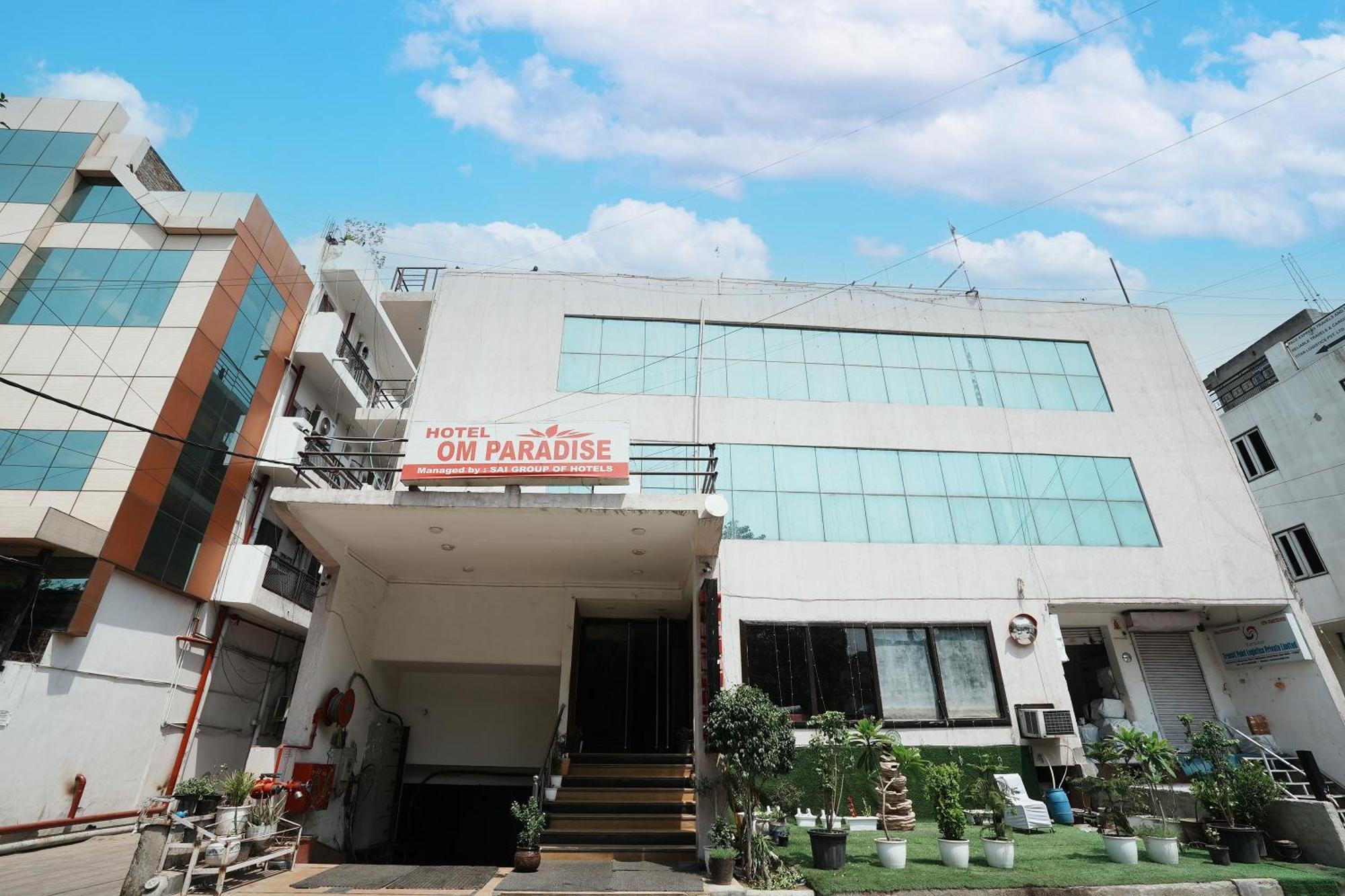 Hotel Om Paradise New Delhi Bagian luar foto
