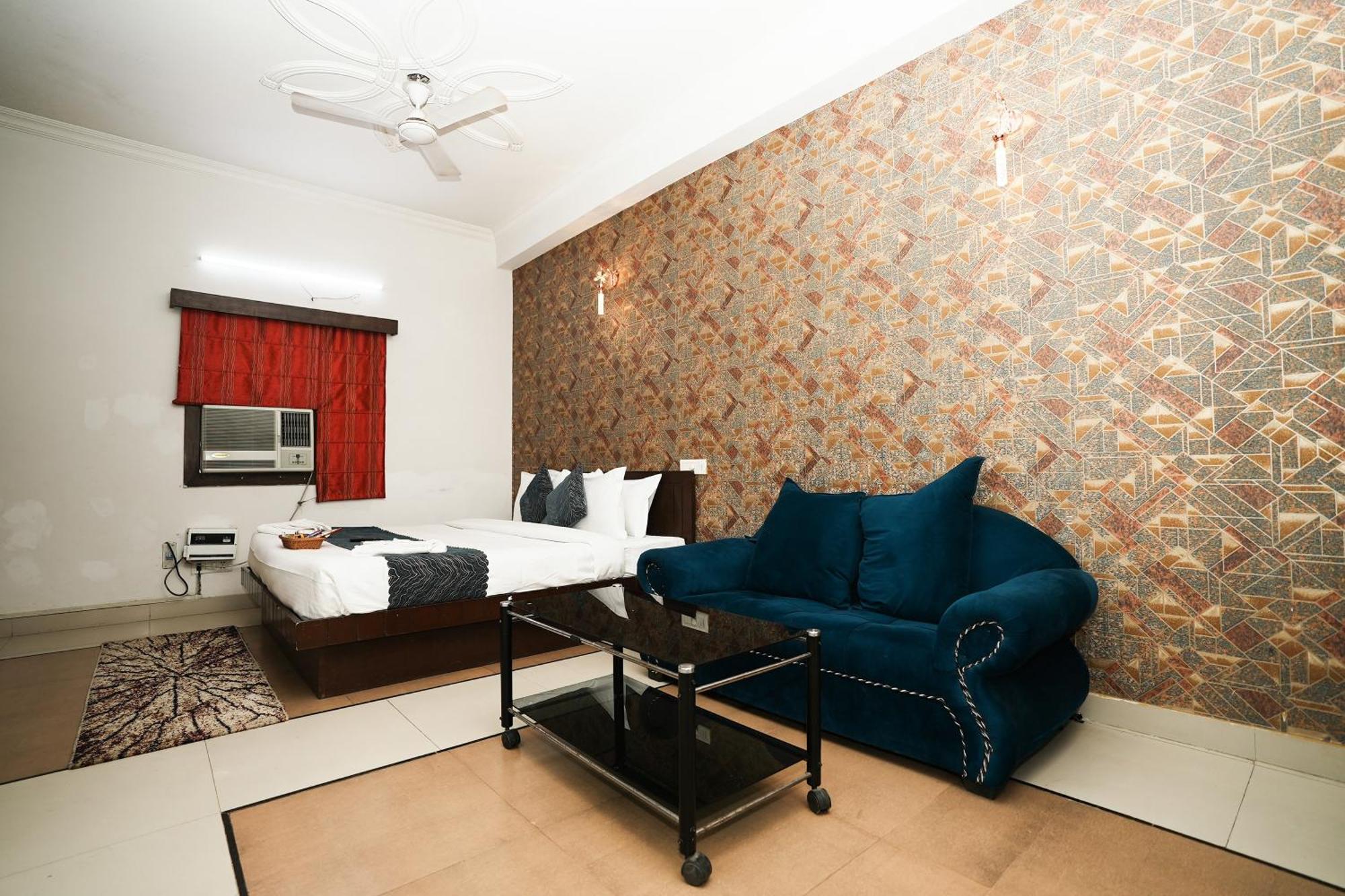 Hotel Om Paradise New Delhi Bagian luar foto